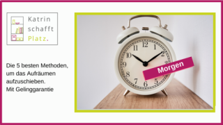 Ein altmodischer Wecker mit einem Textfeld, auf dem "Morgen" steht.